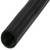 Svart räfflad plastslang, lång och flexibel, används för kabelhantering eller skydd av ledningar.