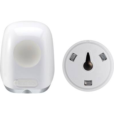 Två vita stickkontaktsadaptrar, där den ena visar framsidan med en knapp och den andra baksidan med kontaktanslutningar.