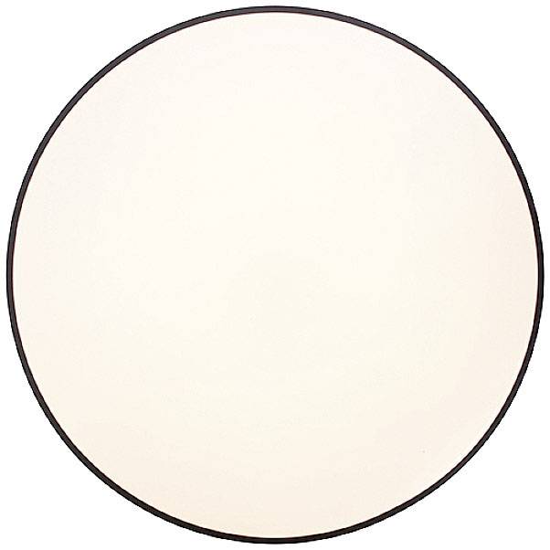 En enkel vit cirkel med en svart kant på en vit bakgrund.