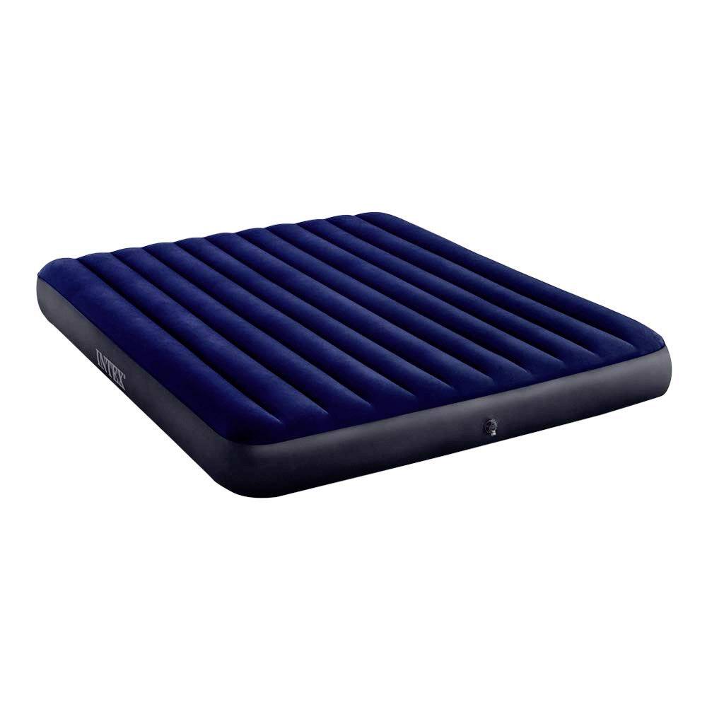 En blå-svart uppblåsbar madrass med räfflat ytmönster, avbildad på vit bakgrund.