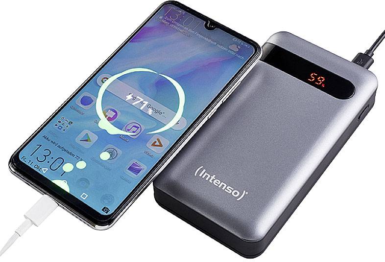 En smartphone laddas med en Intenso powerbank. Skärmen visar 71% laddning. Powerbankens digitala display visar 59%.