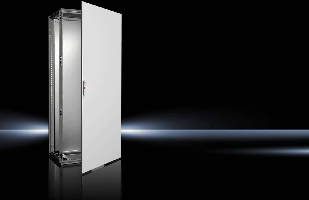 En enskild, öppen elskåp står framför en svart bakgrund med ljussken.