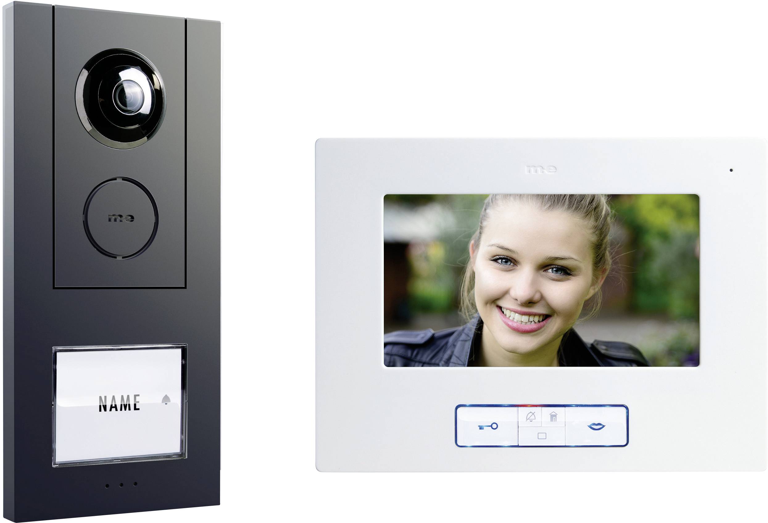 En video-porttelefon visar bilden av en leende kvinna på monitorn. Anläggningen består av en kamera och en skärm.