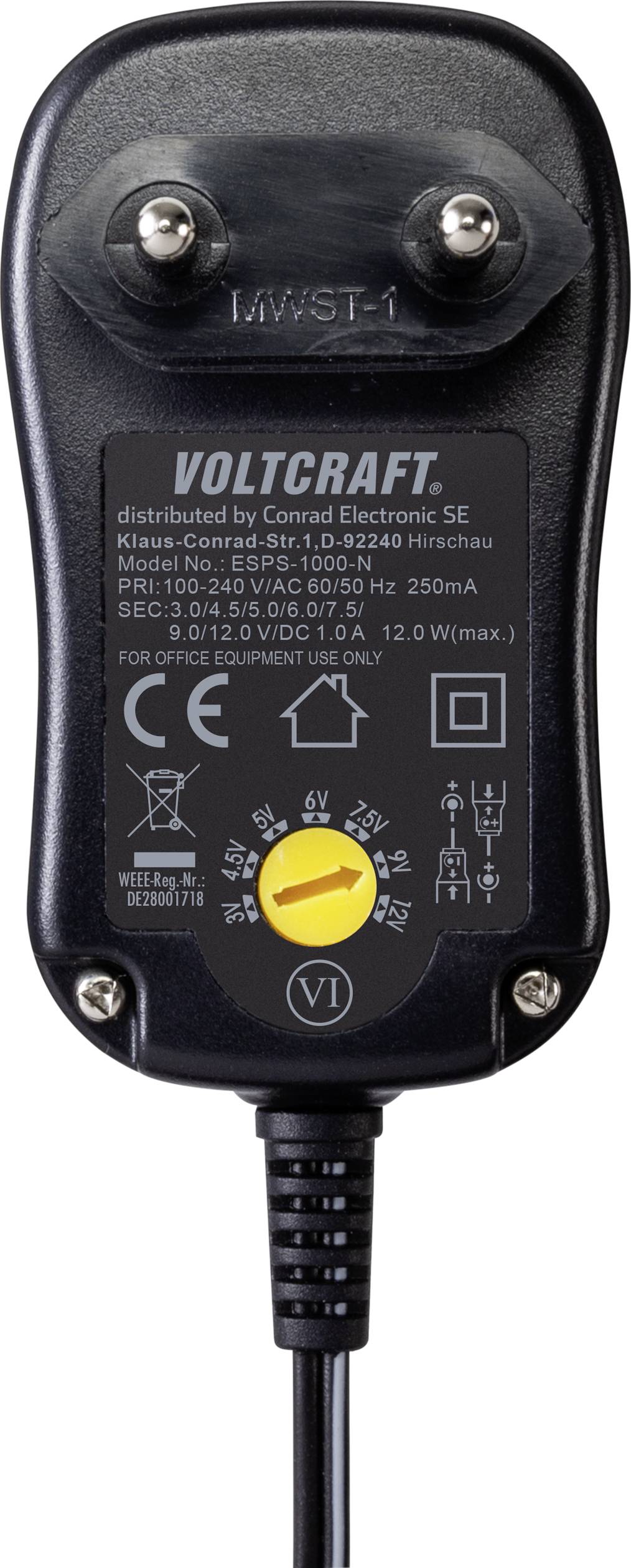 Svart nätadapter med två eurokontakter, etikett visar 'VOLTCRAFT', tekniska detaljer och spänningsväljare från 3 till 12 volt.