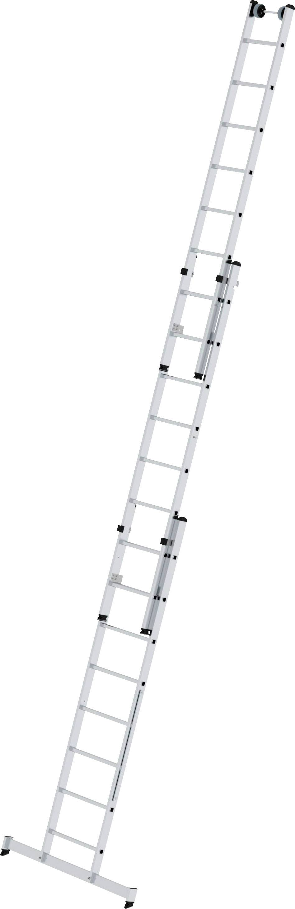 En lång, utdragen aluminiumskjuttrappa som står i en brant vinkel, perfekt för arbeten på hög höjd.