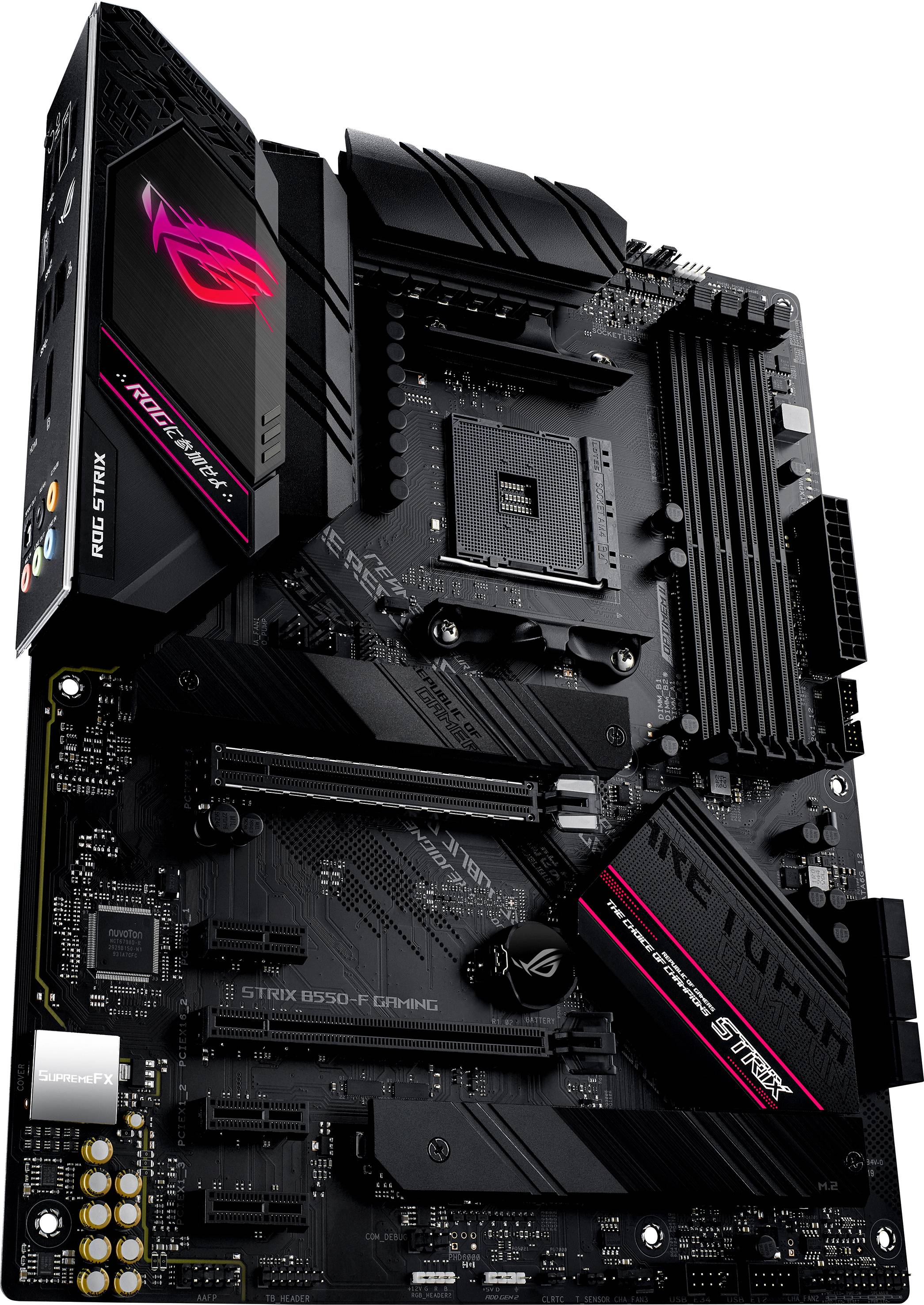 Svart moderkort med detaljerade komponenter, inklusive CPU-sockel, RAM-platser och anslutningar, märkt med 'ROG Strix'.