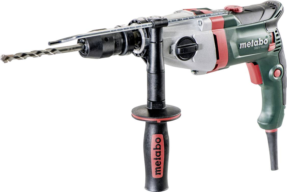 Corded Metabo-borrmaskin med sidohandtag och borrbits på vit bakgrund.