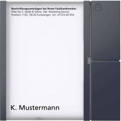 Dörr med namnskylt och ringklocka 'K. Mustermann'. Ovanför står det: 'Märkningsunderlag hos din hantverkare.'