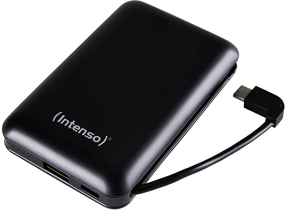 Extern hårddisk med svart hölje, ansluten via USB-kabel. 'Intenso'-märkning synlig. Bärbar lagringsenhet.