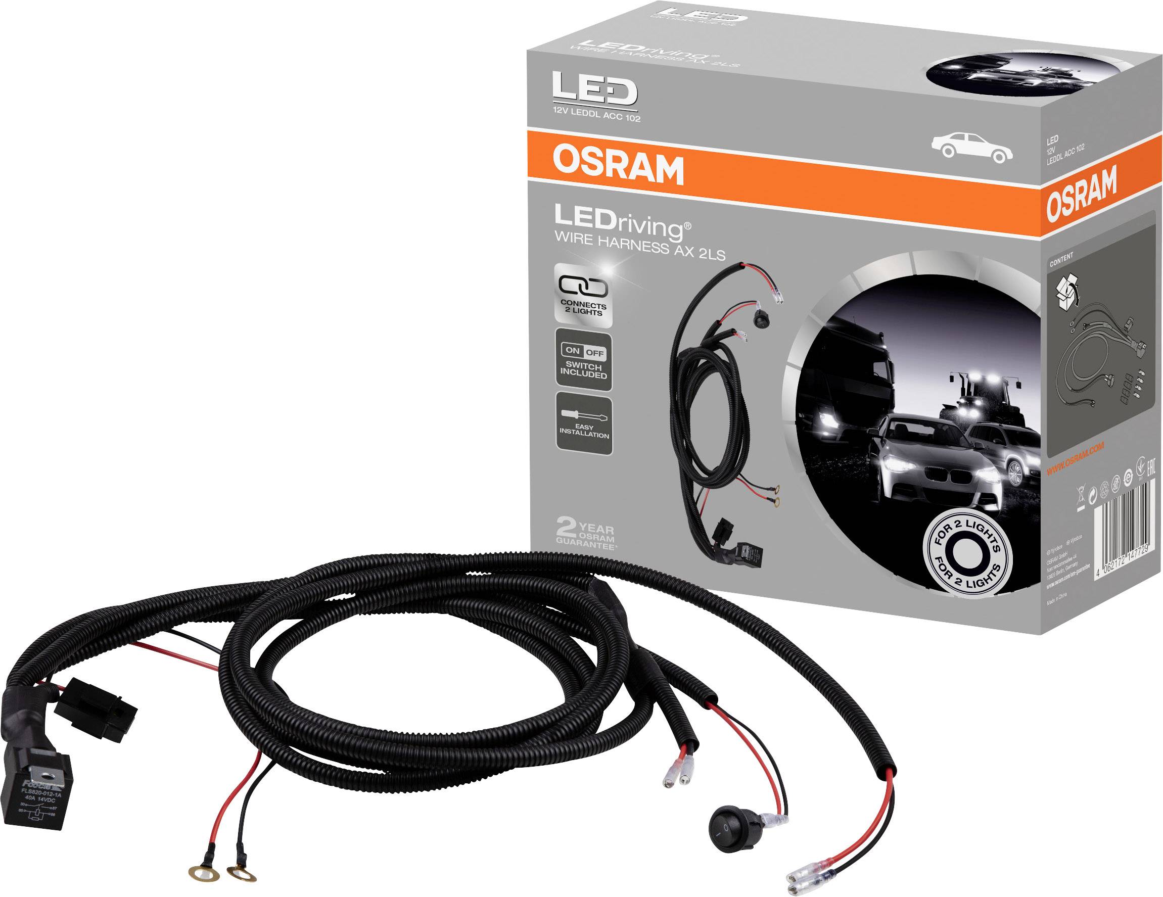 Bilkabelsats med produktförpackning från 'OSRAM LEDriving'. Förpackningen visar tillämpningen av kabelsatsen på en bil.