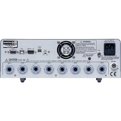 Bakifrån av en elektronisk enhet med sex runda anslutningar, fläkt, huvudströmbrytare och säkerhetsvarningar.