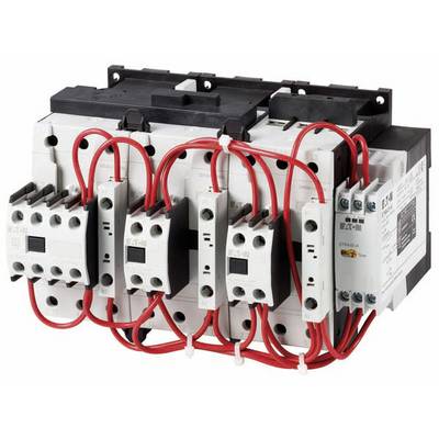 En elektromagnetisk enhet med kontaktormoduler och röda kablar som används i elektriska styrsystem.