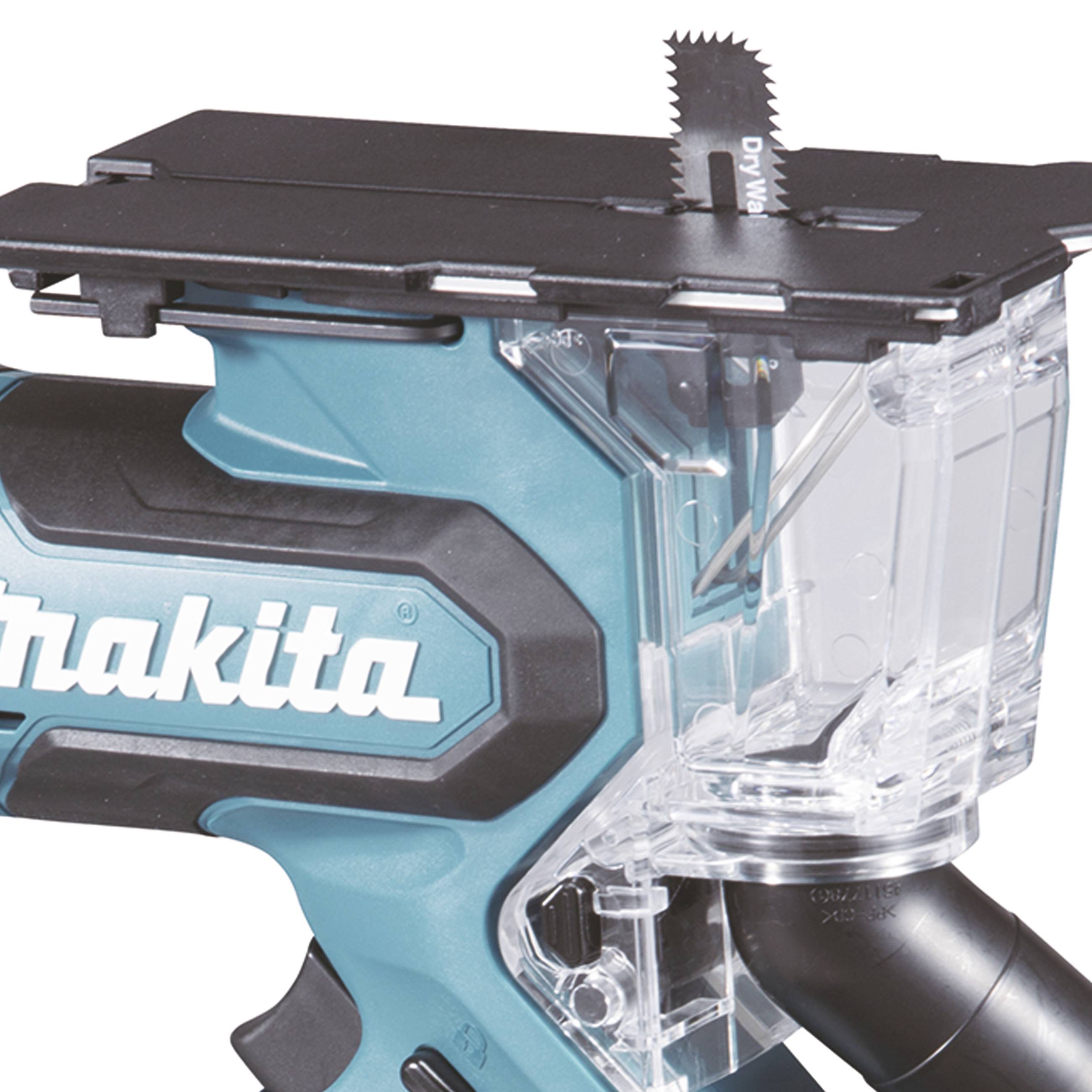 En blå, elektrisk sticksåg från Makita med grått sågblad, lämplig för precisionskapning av trä och andra material.
