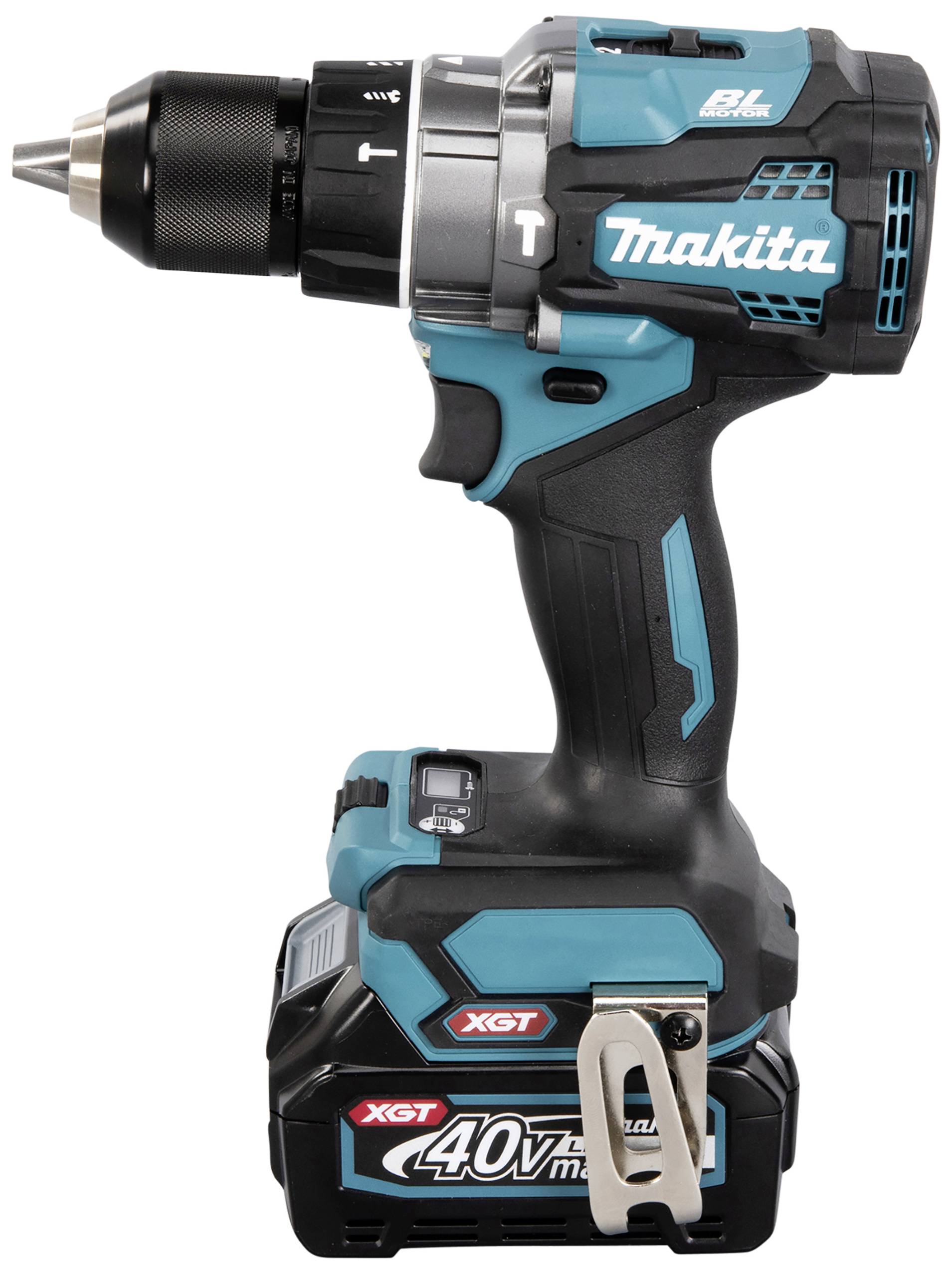 Blå och svart batteridriven borrmaskin från Makita med en 40V Li-Ion-batterienhet. Lämplig för kraftfulla borrningsarbeten.