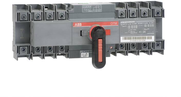 Elektrisk strömbrytare med röd spak, omgiven av svarta anslutningar. Inskription: 'OTM ABB'.