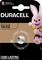 Duracell-batteri storlek 1632 i förpackning med rosa kanin som maskot. Observera: "Förvaras utom räckhåll för barn".