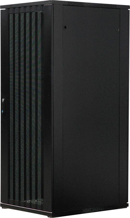 En svart serverrack, fristående, med ventilationsöppningar på framsidan, avsedd för förvaring och kylning av datahårdvara.