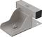 Metallisk dörrstopp i L-form med avrundade hörn, gråmålad, fäst på rektangulär bas med skruvhål.