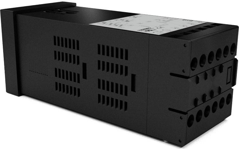 Ett svart elektriskt relähölje med ventilationsöppningar och flera anslutningsklämmor.