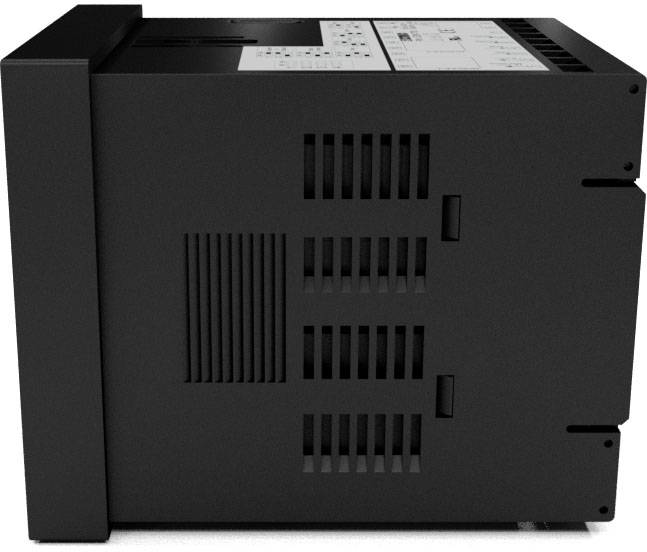 Sidovy av en svart elektronisk enhet med ventilationsspår och en kontrollpanel överst.