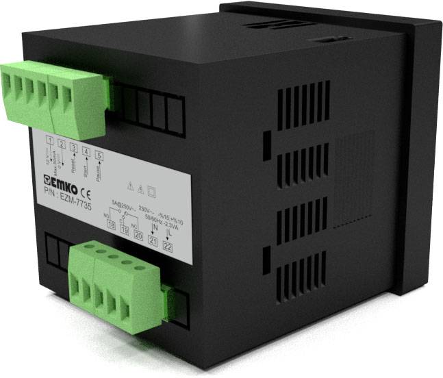 Elektronisk enhet med svarta och gröna anslutningar, etikett med produktinformation på sidan.