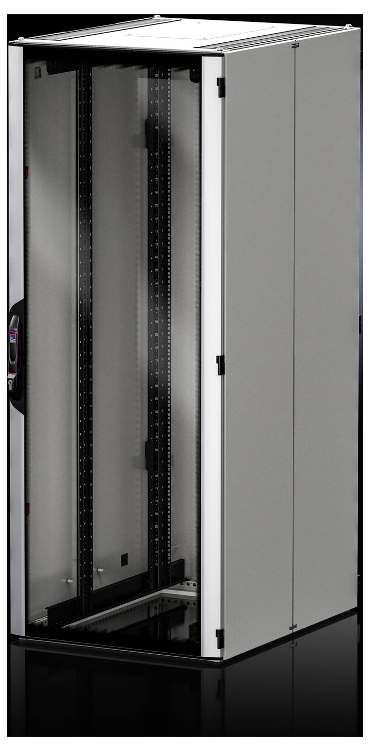 Ett tomt, stående serverrack med öppen dörr visar ram och racksskenor inuti, lämpligt för nätverksutrustning.