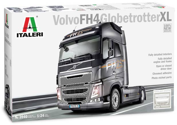 Modellbyggsats av en Volvo FH4 Globetrotter XL i skala 1:24 från Italeri, visar en detaljrik lastbilsmodell på förpackningen.