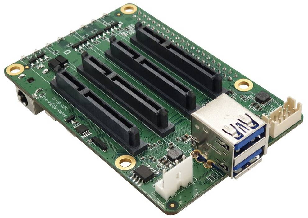 Ett grönt datormoderkort med flera svarta expansionsplatser och två USB-portar på ena sidan.