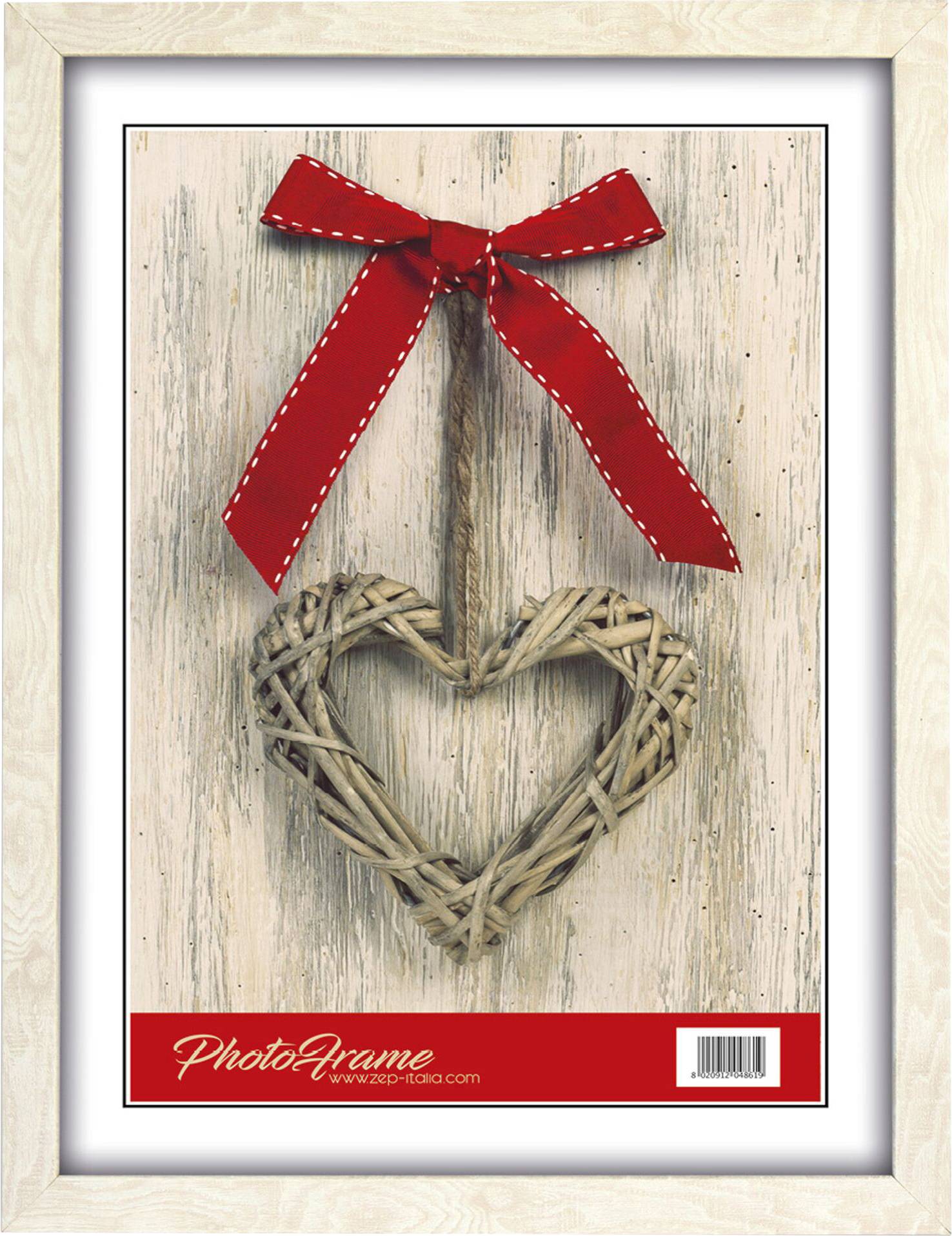 Ett hjärta av flätat trä hänger i ett rött band framför en träbakgrund. Längst ner står 'PhotoFrame' med en webbadress.
