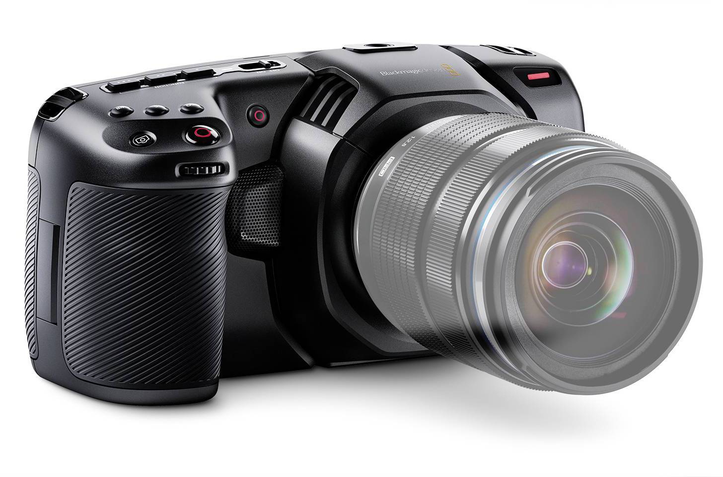 En digital systemkamera med ett stort objektiv, lämplig för professionell fotografering.