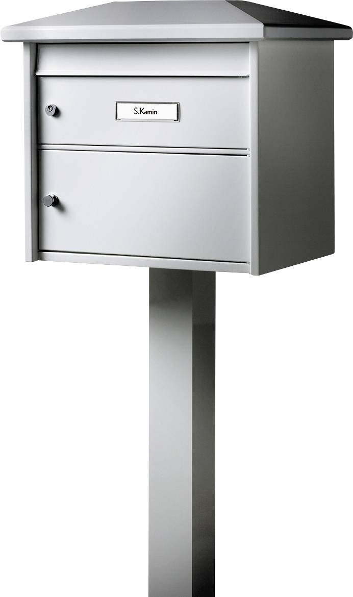En grå brevlåda på en stolpe med två fack och en namnskylt 'S. Kamin'.
