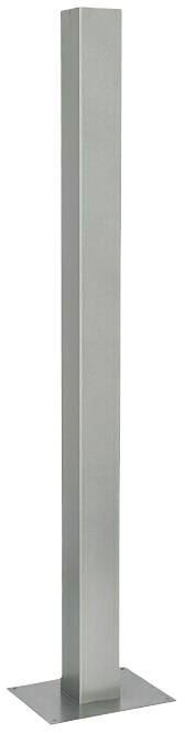 En fristående, silverfärgad metallstång med kvadratisk bas, använd för avgränsning eller som stolpe i utomhusmiljöer.