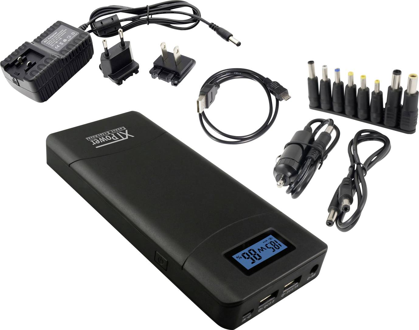 Extern powerbank med display som visar '96%'. Innehåller laddningskabel, olika adaptrar och nätadapter. Perfekt för resor.