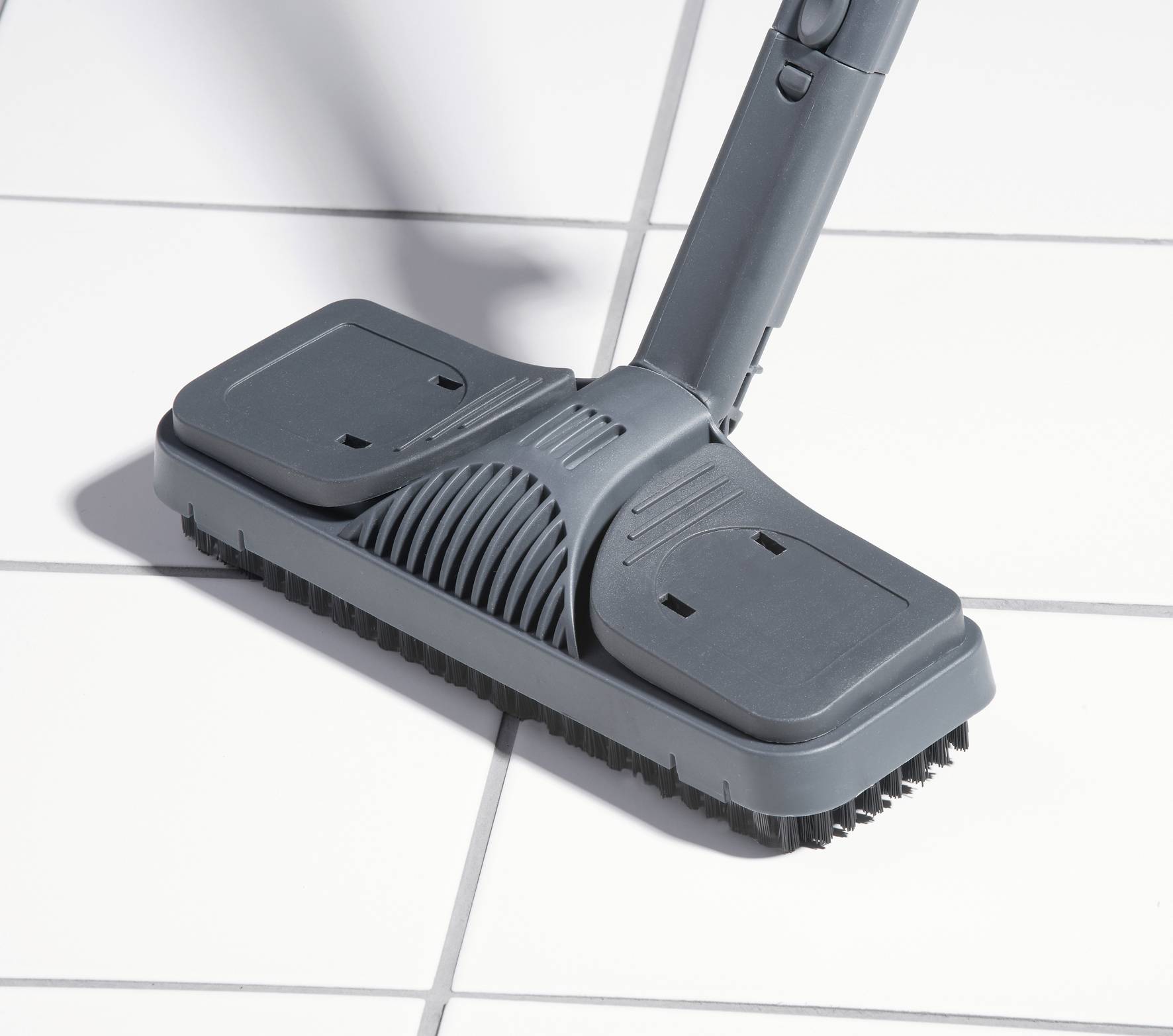 Munstycke till dammsugare på vita kakel.