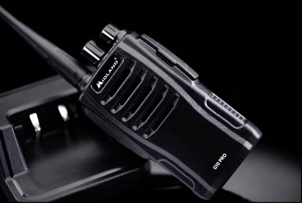 Walkie-talkie i laddningsstation.