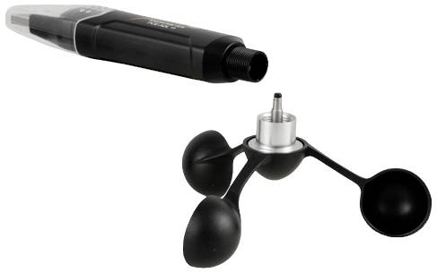 Ett svart, treskalt anemometer ligger bredvid en svart mätapparat. Anemometern mäter vindhastighet.
