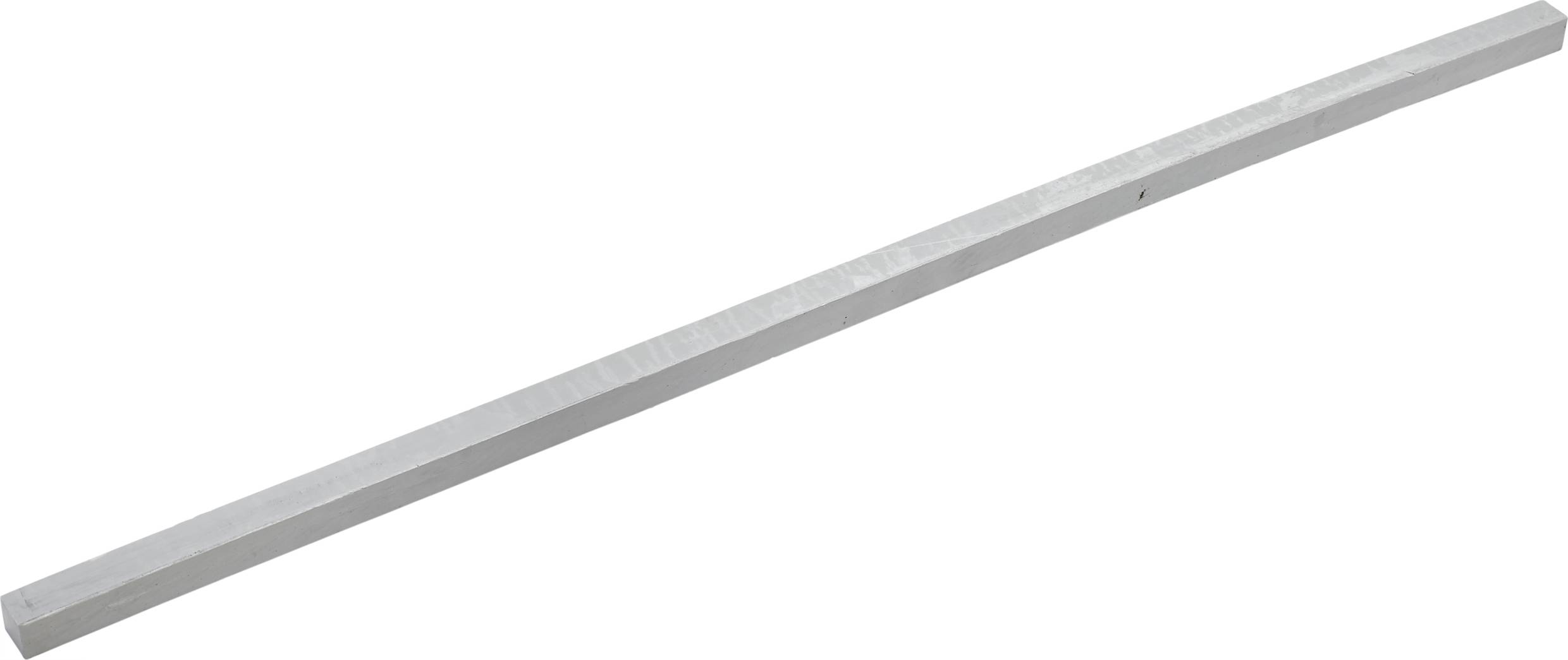 En lång, smal aluminiumstång framför en vit bakgrund.