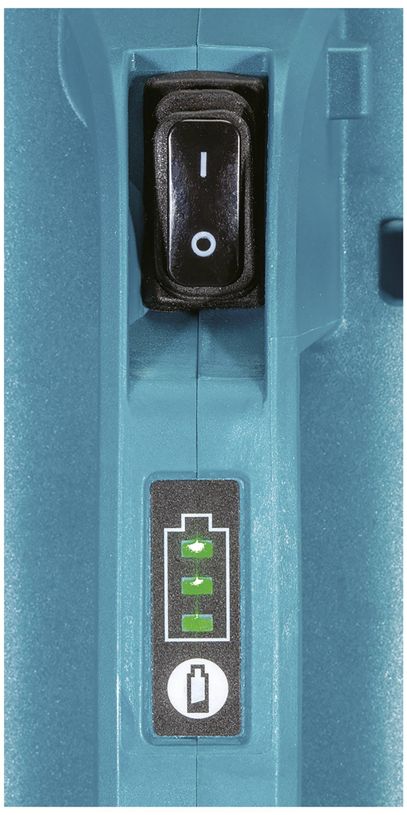 En strömbrytare med 'I/O'-positioner på en blå enhet. Under den finns en batteriladdningsstatus med tre gröna staplar och en batterisymbol.