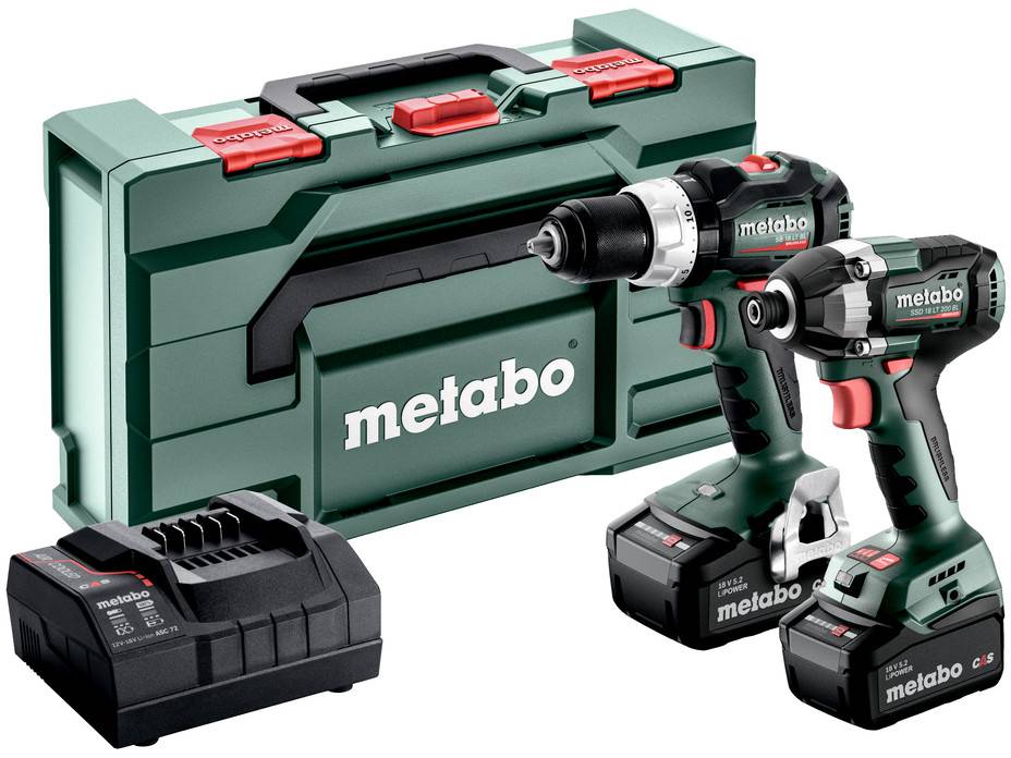 Två Metabo-batteridrivna borrhammare med batteriladdare och grön väska, visas som ett verktygssats.