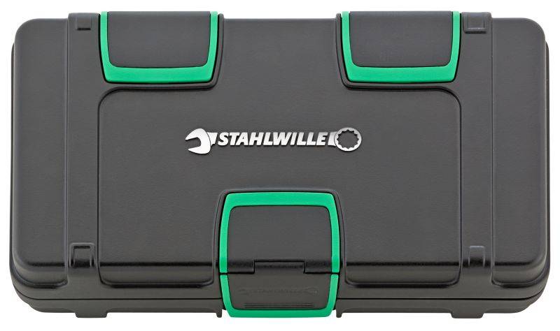 Svart verktygsväska med gröna lås och 'STAHLWILLE'-logotyp, lämplig för förvaring och transport av verktyg.