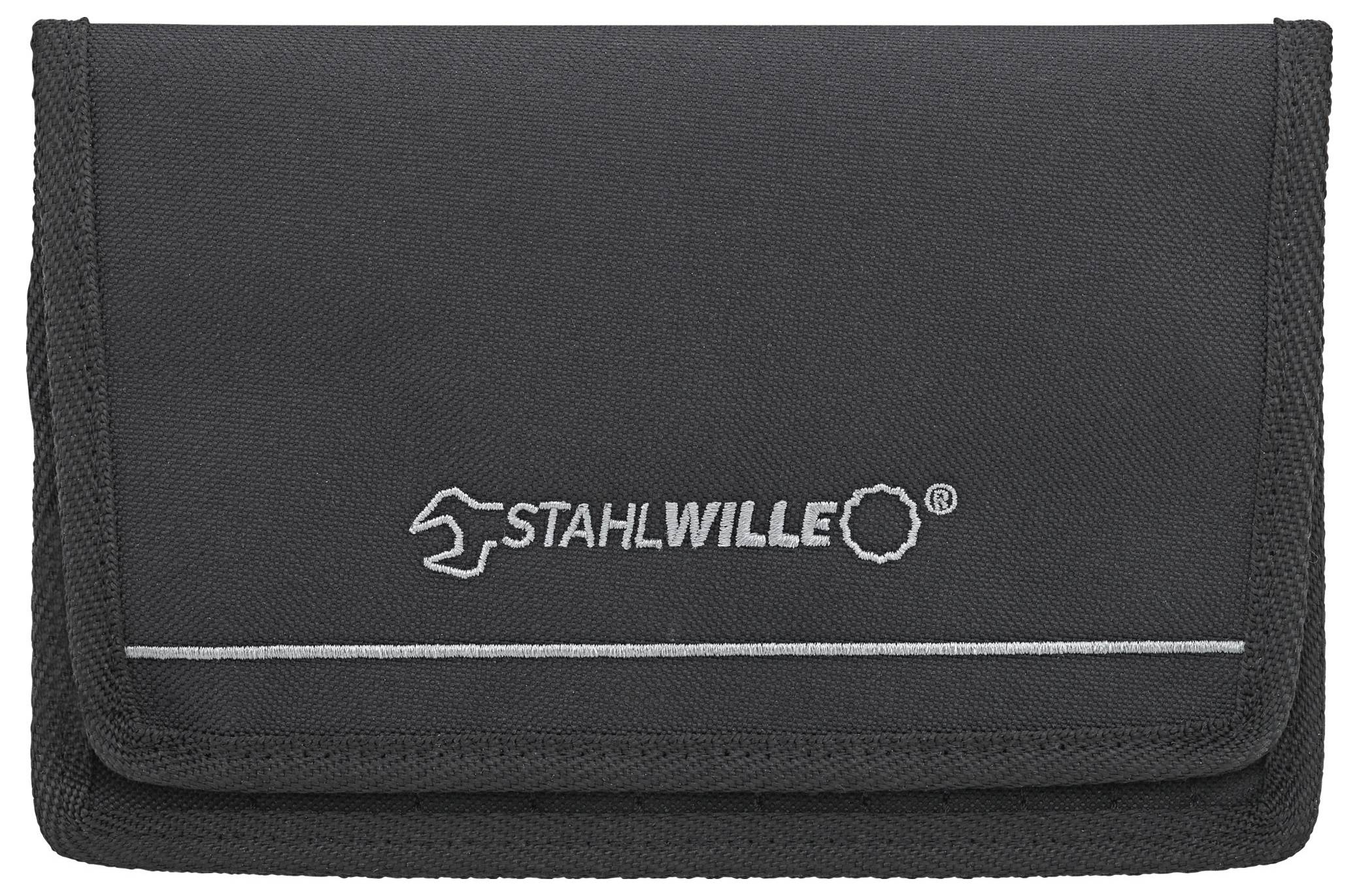 Ett svart tyg etui med ordet "STAHLWILLE" och ett skiftnyckelgrafik präglat på framsidan, vilket tyder på att det kan lagra verktyg.