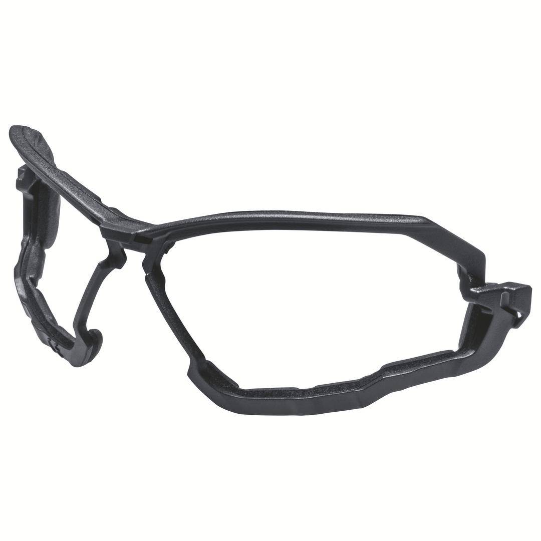Glasögon utan glas i svart båge, liggande på sidan.