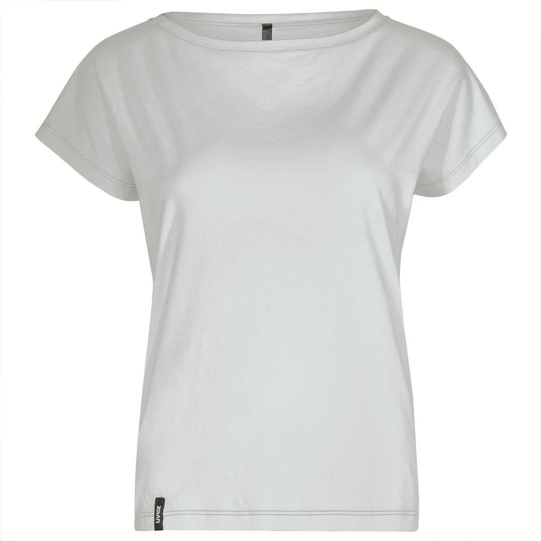 Vit t-shirt med korta ärmar, rund halsringning och en liten etikett längst ner, fotograferad i upprätt läge.