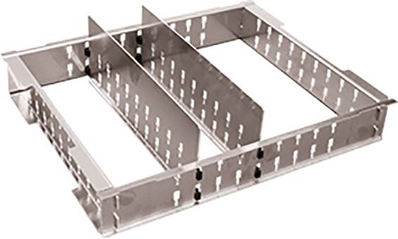 Metallstativ med två vertikala skiljeväggar. Används för att stödja och organisera kablar eller ledningar.
