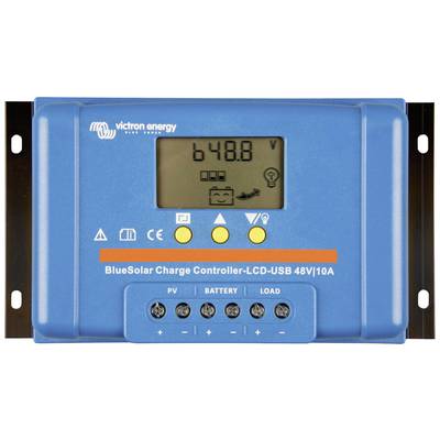 Solarladdregulator i blått från Victron Energy. LCD-skärmen visar en spänning på 64,8 V. Symboler för solpanel, batteri och last är synliga.