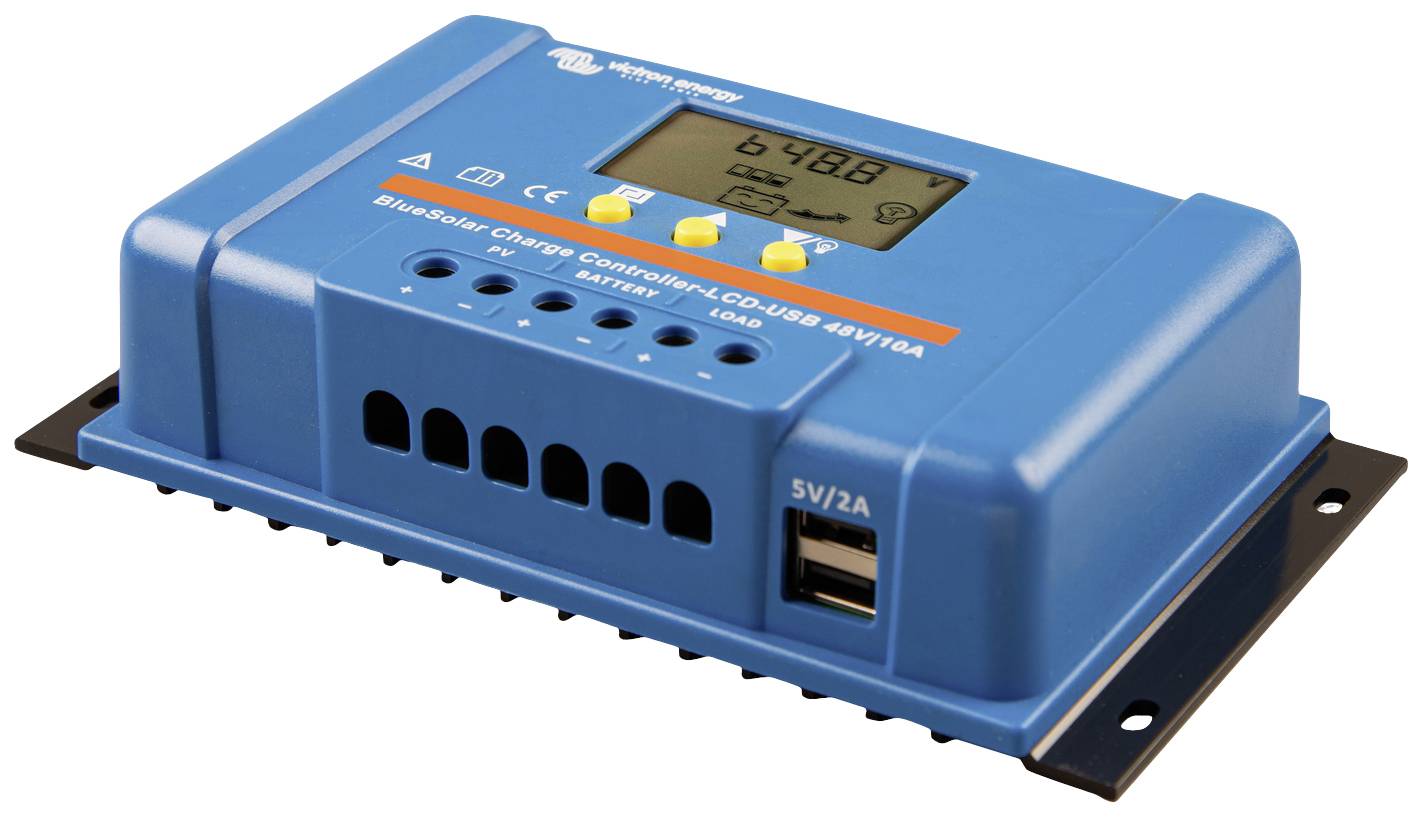 En blå solarladdningsregulator med LCD-display som visar laddningsstatusen. Innehåller USB-port och anslutningar för batteri och last.