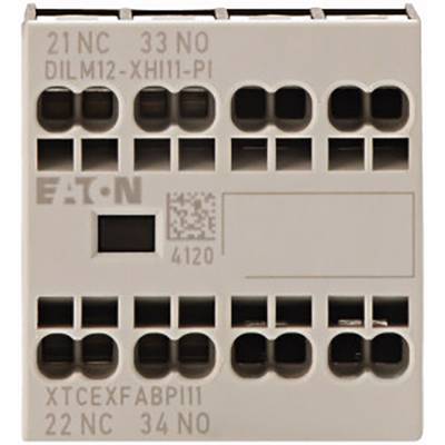 Grå-vita Eaton-klämmor med produktmärkning. Innehåller anslutningar och tekniska markeringar. Modell: DILM12-XHI11-PI.