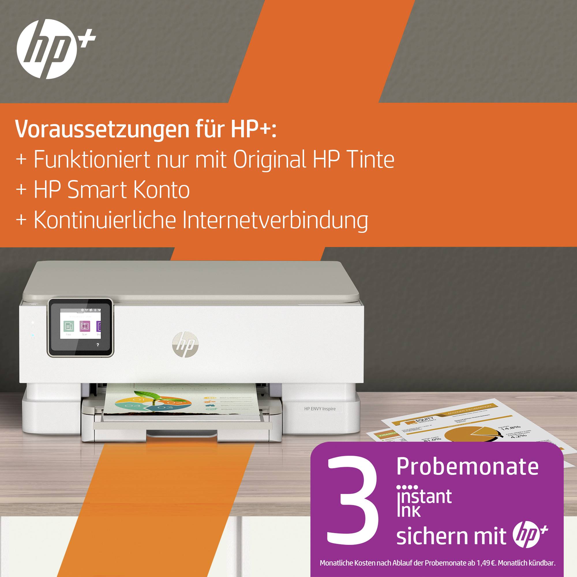 'HP+ Krav: Ursprunglig HP-bläck, HP Smart-konto, internetanslutning. 3 testmånader Instant Ink ingår.' En skrivare på ett bord.