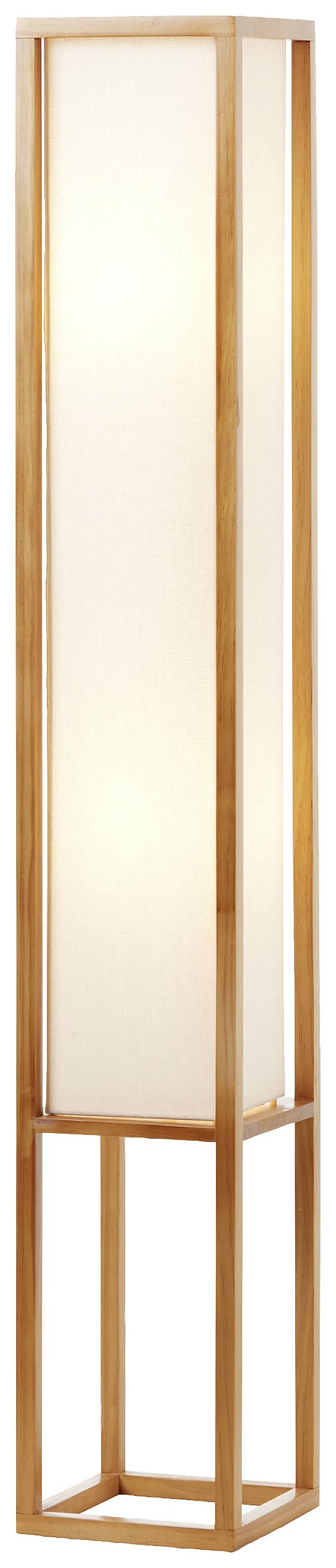 Golvlampa i ljust trä med rektangulär, vit lampskärm i modern, minimalistisk stil.