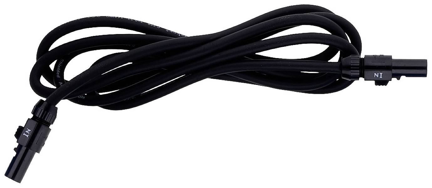 En svart elektronikkabel med två anslutningar, båda märkta 'In'.